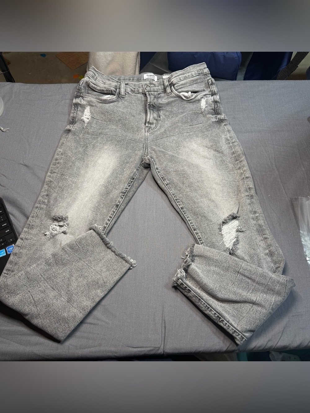 Kensie Women's Gray Distressed Skinny Jeans